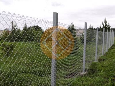 Забор для участка с заполнением сеткой рабицей