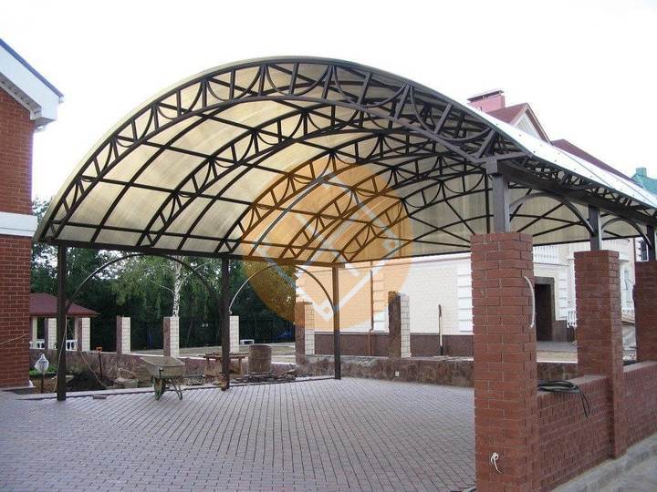 стальной навес с профилированным поликарбонатом
