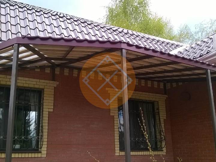 навес к дому из металлочерепицы