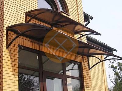 Металлический козырек с профилированным поликарбонатом